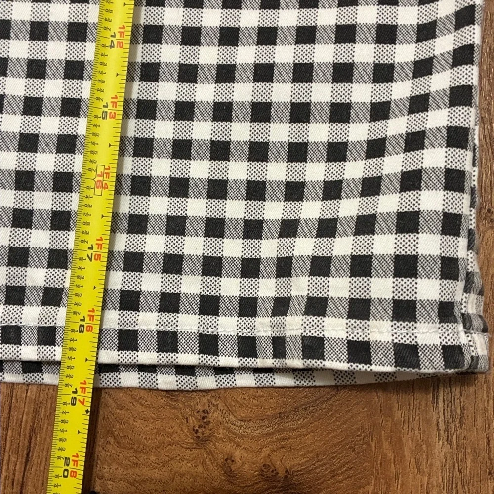 Baccini Black & White Gingham Mini Skirt Size 10. Pre-owned, great condition